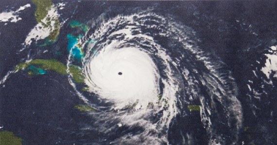 Huragan Lee w szczytowym punkcie osiągnął dziś piątą - najwyższą kategorię w skali Saffira-Simpsona i pędzi w kierunku wschodniego wybrzeża Stanów Zjednoczonych. Jeszcze wczoraj był huraganem pierwszej kategorii. Teraz jednak zmienił się w potwora.