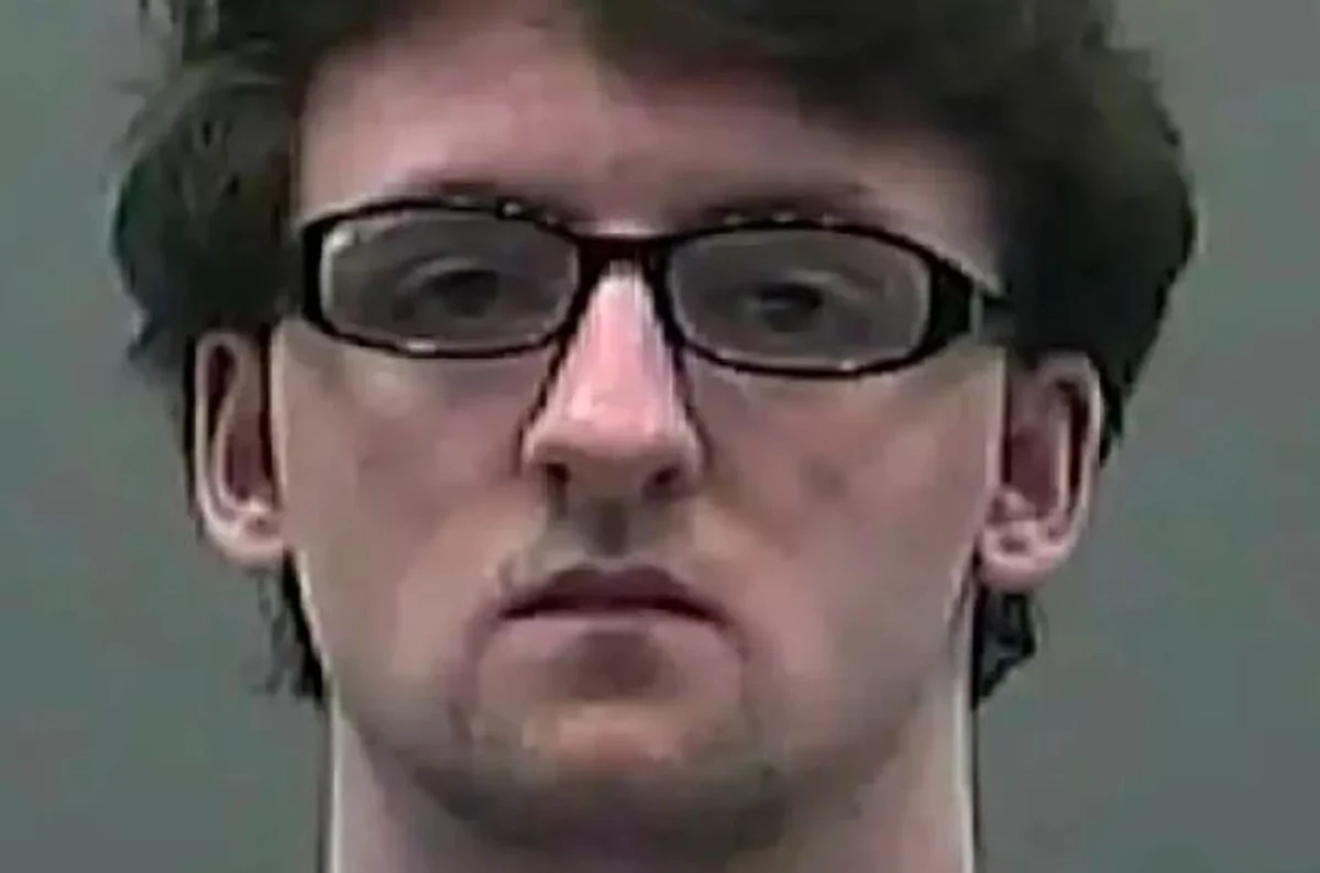 Mason Sisk miał 14 lat, kiedy wymordował swoją rodzinę: rodziców i trójkę rodzeństwa. Teraz po czterech latach został skazany na dożywotnie więzienie. Jak podkreślał sędzia, nastolatek do dziś nie wyraził ani jednego słowa skruchy. 