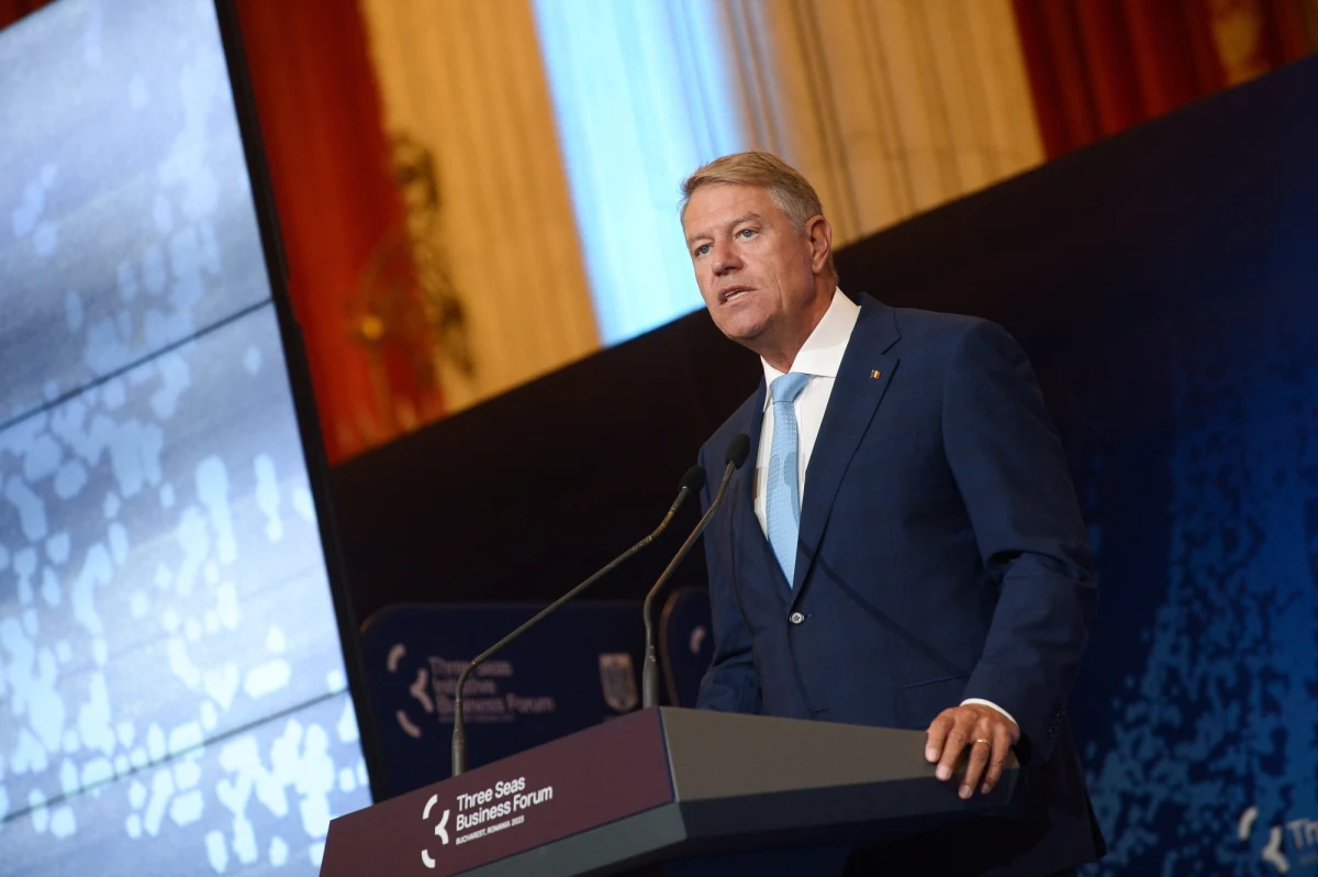 "Nowe fragmenty drona podobnego do tych, jakich używa armia rosyjska, znaleziono na terytorium Rumunii" – poinformowało rumuńskie Ministerstwo Obrony. Prezydent Klaus Iohannis powiedział, że wskazuje to na niedopuszczalne naruszenie przestrzeni powietrznej kraju.