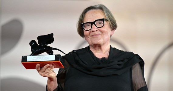 "Zielona granica" Agnieszki Holland otrzymała specjalną nagrodę jury na 80. Międzynarodowym Festiwalu Filmowym w Wenecji. Reżyserka zadedykowała to wyróżnienie wszystkim osobom, które pomagają uchodźcom. Złotego Lwa dla najlepszego filmu zdobył obraz Yorgosa Lanthimosa "Biedne istoty". 