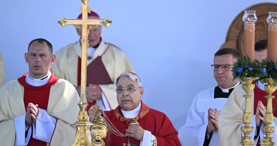 Papież Franciszek włączył do grona błogosławionych rodzinę Józefa i Wiktorii Ulmów oraz ich siedmioro dzieci, którzy zostali zamordowani 24 marca 1944 r. za ukrywanie Żydów. To pierwsza w historii beatyfikacja rodziny.