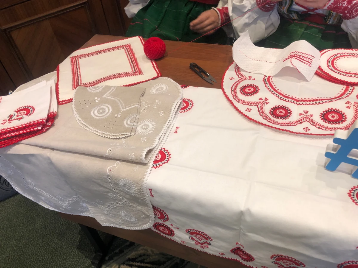 Bezpłatne zwiedzanie zabytków i darmowe warsztaty - to główne atrakcje Europejskich Dni Dziedzictwa, które rozpoczęły się w czasie tego weekendu w całej Polsce. Na przykład na Mazowszu można nauczyć się przygotowywania tradycyjnych przysmaków i haftu kurpiowskiego, wpisanego na listę dziedzictwa UNESCO. 