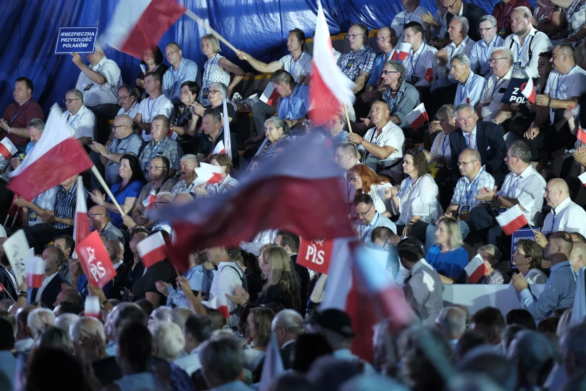 Echa weekendowych konwencji i początek serii protestów mogą zdominować najbliższe dni w polskiej polityce - przewiduje dziennikarz RMF FM Michał Dobrołowicz.