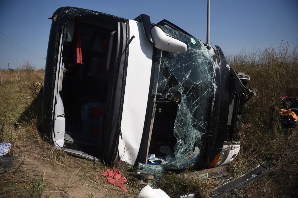 4 osoby zginęły w Grecji w zderzeniu autokaru turystycznego z autem osobowym. Do wypadku doszło w pobliżu miasta Kilkis na północy kraju.