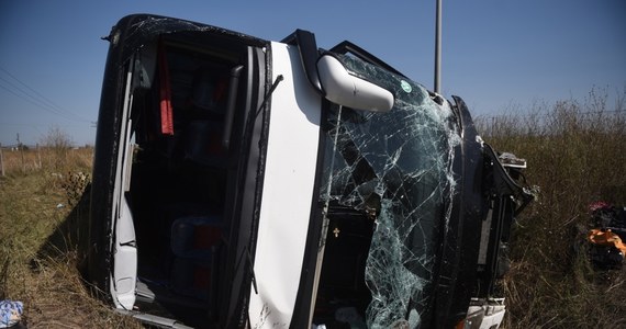 4 osoby zginęły w Grecji w zderzeniu autokaru turystycznego z autem osobowym. Do wypadku doszło w pobliżu miasta Kilkis na północy kraju.