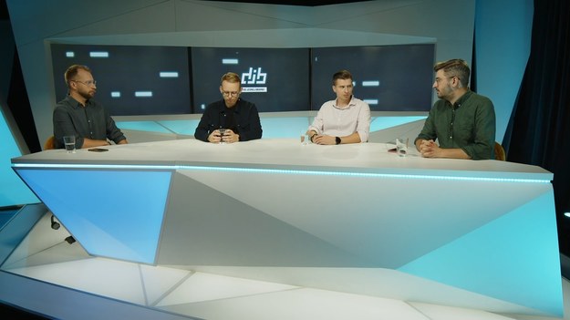 
"Do jednej bramki" NA ŻYWO w każdy poniedziałek o godz. 12.00 w Interii oraz  Polsat BOX Go .
W tekście zawarto link serwisu partnerskiego
