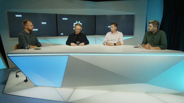 
"Do jednej bramki" NA ŻYWO w każdy poniedziałek o godz. 12.00 w Interii oraz  Polsat BOX Go .
W tekście zawarto link serwisu partnerskiego
