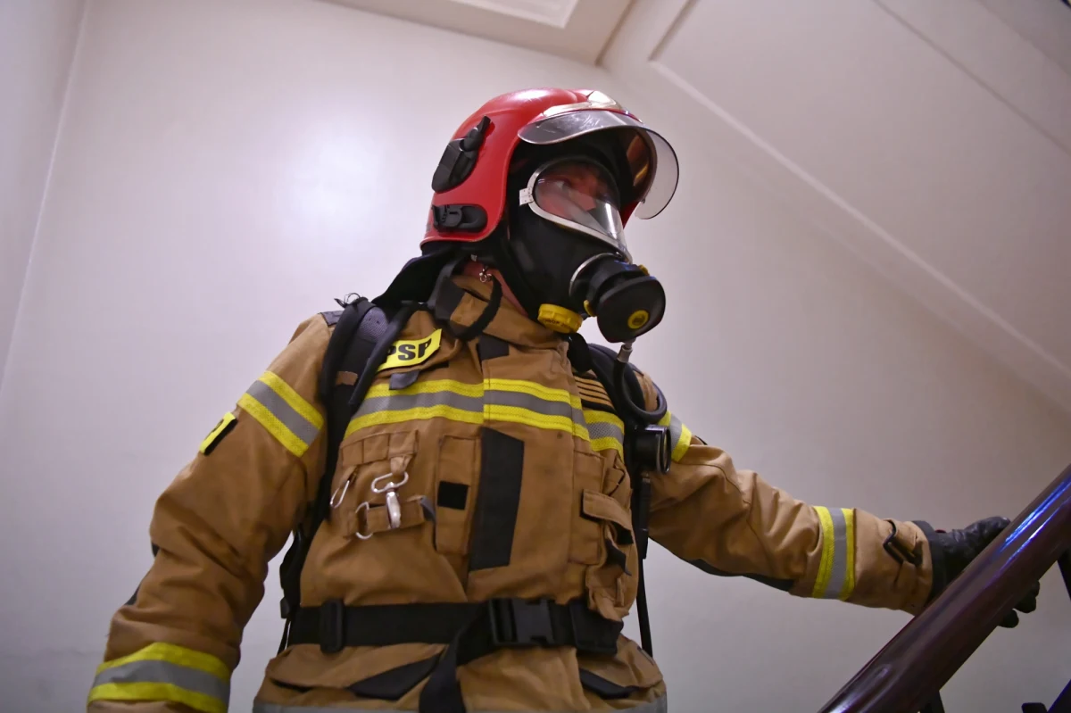 Kilkadziesiąt par strażaków z Pomorza rywalizowało dziś w biegu po schodach z ekwipunkiem i w aparatach. Zawody zorganizowano w najwyższym budynku w północnej Polsce - Olivia Starr, w kompleksie Olivia Busines Centre w Gdańsku.

