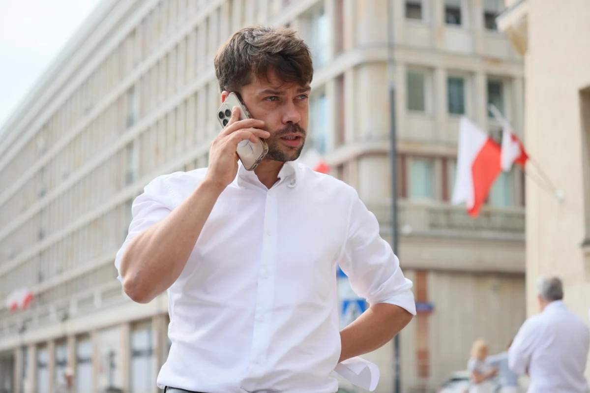 Michał Kołodziejczak - szef Agrounii i kandydat do Sejmu z listy Koalicji Obywatelskiej - będzie we wtorek w Strasburgu w związku z debatą w Parlamencie Europejskim dot. importu ukraińskiego zboża. Ma się spotkać m.in. z szefową europarlamentu Robertą Metsolą. 