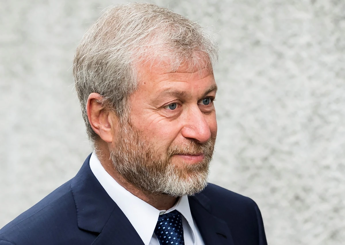 Wewnętrzny dokument Unii Europejskiej spotkał się z krytyką środowisk żydowskich. Uznały one, że ma on antysemicki charakter, szczególnie w odniesieniu do rosyjskich miliarderów żydowskiego pochodzenia, a zwłaszcza Romana Abramowicza. O biznesmenie napisano m.in., że "nie widział niczego złego w czerpaniu zysków z uboju setek tysięcy świń" - pisze portal dziennika "Jerusalem Post".