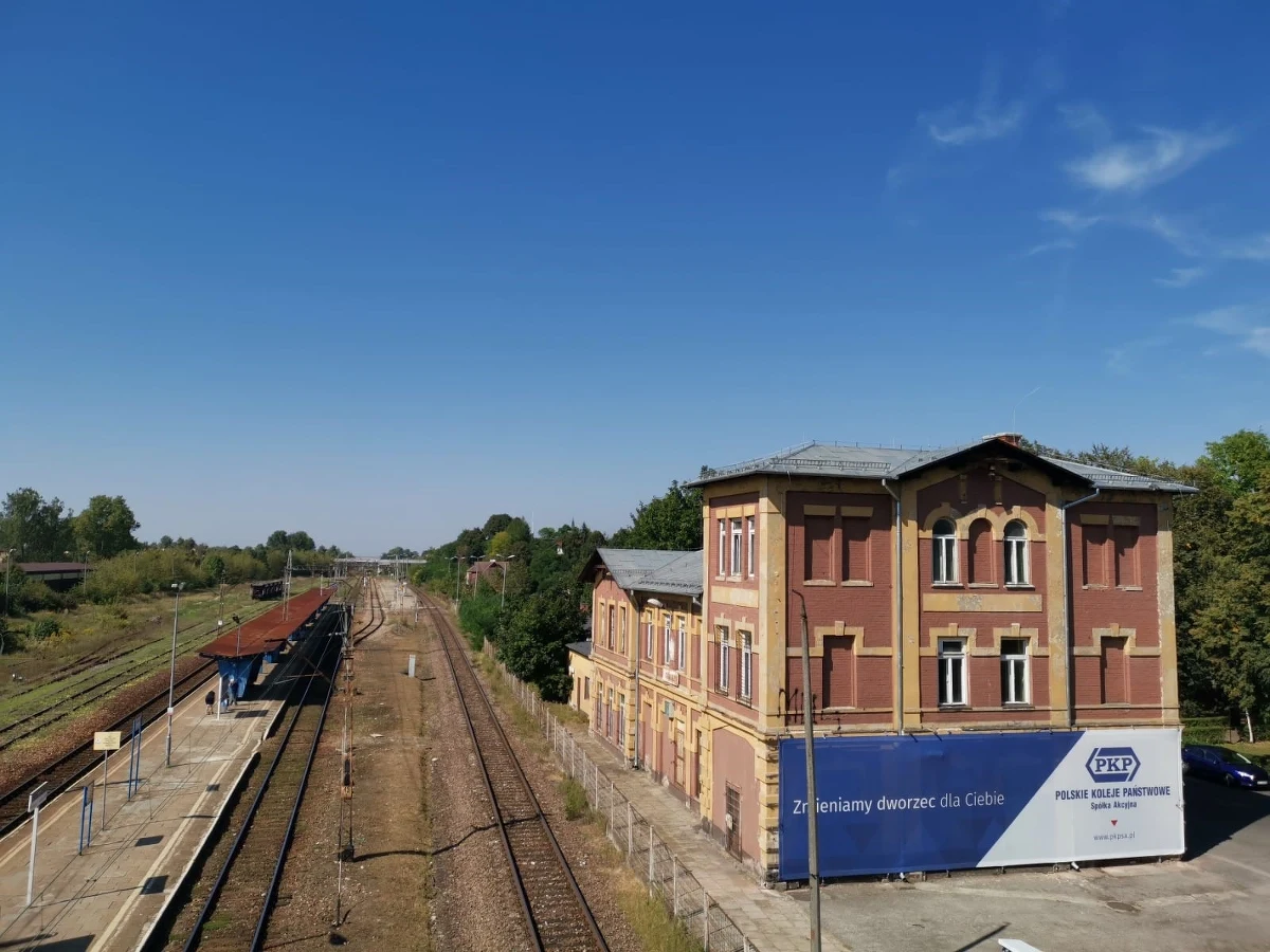 Wojewoda małopolski Łukasz Kmita wydał decyzję o pozwoleniu na przebudowę stacji Olkusz w ciągu linii kolejowej nr 62 Tunel – Sosnowiec. Inwestycja ma ułatwić podróże regionalne i dalekobieżne, m.in. w stronę Sędziszowa i Krakowa oraz Katowic.