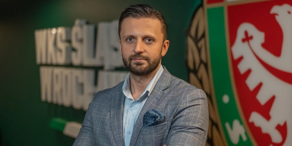 Patryk Załęczny został nowym prezesem Śląska Wrocław. Zastąpił on Macieja Potockiego, który od czerwca pełnił obowiązki prezesa. "Dziękuję za zaufanie. Zrobimy wszystko, aby kibice byli dumni z tej drużyny i całej szeroko rozumianej organizacji" - napisał w mediach społecznościowych Załęczny.