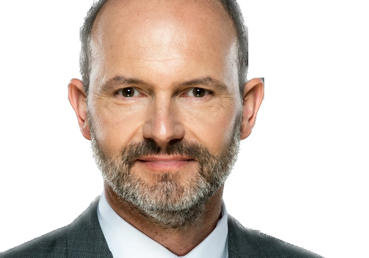 "W Brukseli niestety prawdopodobnie zapadnie decyzja, żeby ten zakaz (importu zbóż z Ukrainy - przypis red.) zdjąć. Dlatego, że są sprzeczne postawy zarówno rządu premiera Morawieckiego, większości parlamentarnej, jak i pana Wojciechowskiego (komisarz ds. rolnictwa Janusz Wojciechowski - przypis red.). Pan Wojciechowski jeszcze w lutym mówił, że import zboża ukraińskiego jest pożądany. Dziś chce twardo wprowadzać dalej zakaz, po 15 września" - mówił w Rozmowie o 7:00 w RMF FM i Radiu RMF24 Krzysztof Hetman, europoseł Polskiego Stronnictwa Ludowego. "Premier Morawiecki pręży muskuły w Polsce, natomiast w Brukseli na wszystko się zgadza" – wskazywał polityk. 