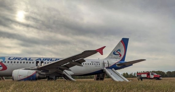 Samolot rosyjskich linii lotniczych Ural Airlines, lecący z Soczi w Kraju Krasnodarskim do Omska w zachodniej części Syberii ze 159 pasażerami na pokładzie, awaryjnie lądował w obwodzie nowosybirskim. Według wstępnych informacji nie ma ofiar.