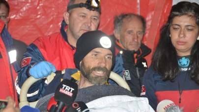 Amerykański speleolog uratowany. Spędził ponad tydzień w jaskini w Turcji [FILM]