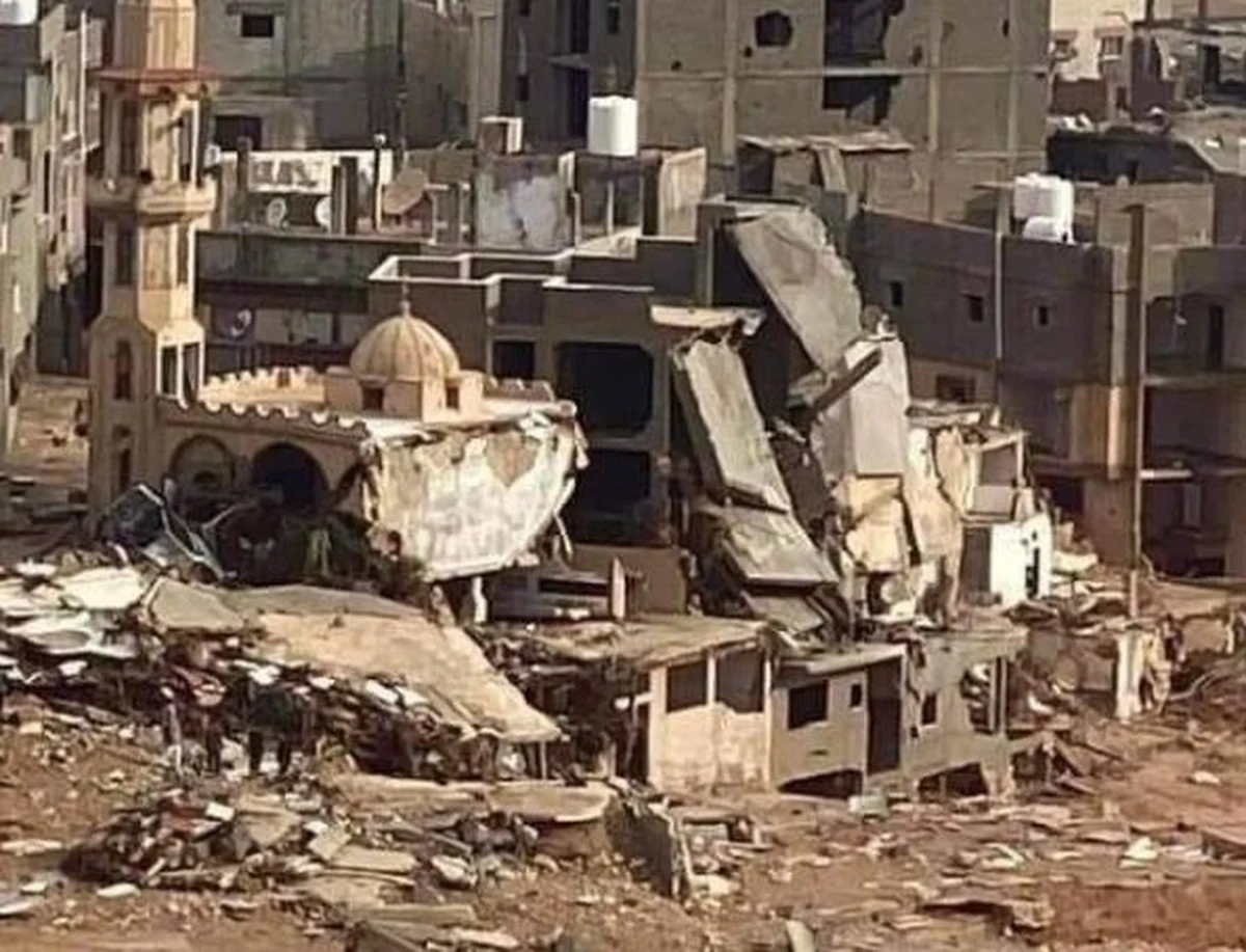 Nawet 10 tysięcy ludzi uznaje się za zaginionych po powodziach w Libii. Szacuje się, że około 5300 osób zginęło. Dane o katastrofie w Libii przekazał CNN powołując się na tamtejsze media. Sztorm Daniel uderzył w wybrzeże, zmiatając z powierzchni całe wsie i miasteczka. Tylko w Dernie zginęło co najmniej 2300 osób.