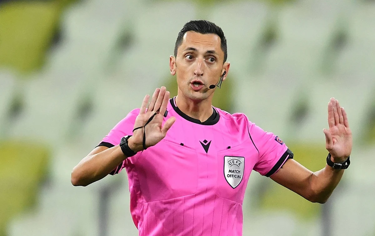 Arbiter niedzielnego spotkania eliminacji piłkarskich mistrzostw Europy Albania - Polska (2:0) Jose Maria Sanchez Martinez został objęty śledztwem w sprawie możliwego udziału w korupcji. Zgłoszenie w tej sprawie dotyczy w sumie czterech sędziów piłkarskich z Hiszpanii.