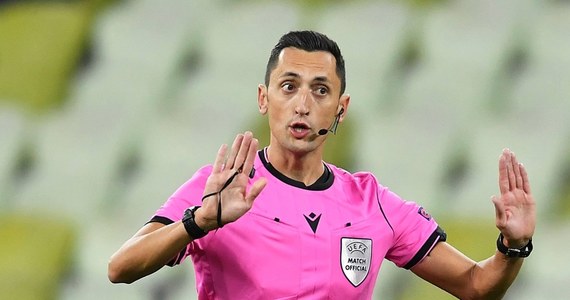 Arbiter niedzielnego spotkania eliminacji piłkarskich mistrzostw Europy Albania - Polska (2:0) Jose Maria Sanchez Martinez został objęty śledztwem w sprawie możliwego udziału w korupcji. Zgłoszenie w tej sprawie dotyczy w sumie czterech sędziów piłkarskich z Hiszpanii.