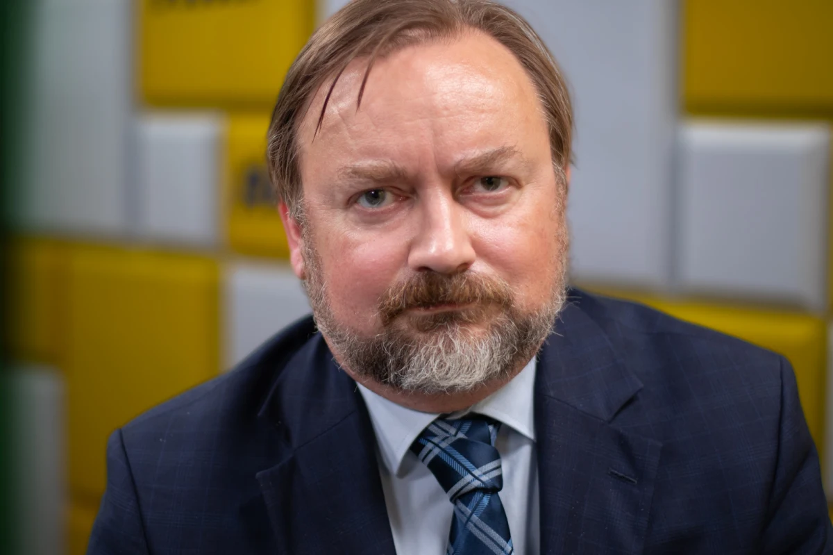 W Popołudniowej rozmowie w RMF FM Paweł Szrot potwierdził, że wkrótce dojdzie do spotkania głowy naszego państwa z prezydentem Ukrainy Wołodymyrem Zełenskim. "Nie chcę przesądzać, bo swoją wiedzę mam, ale w grę wchodzą tez różne względy bezpieczeństwa. Prezydent Zełenski jest liderem kraju, który prowadzi wojnę, jest pod ryzykiem zamachu terrorystycznego ze strony Rosji" - powiedział doradca polskiego prezydenta, pytany o termin spotkania obu polityków.