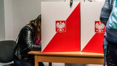 Sondaż: Czym kierujemy się, oddając głos na polityków?