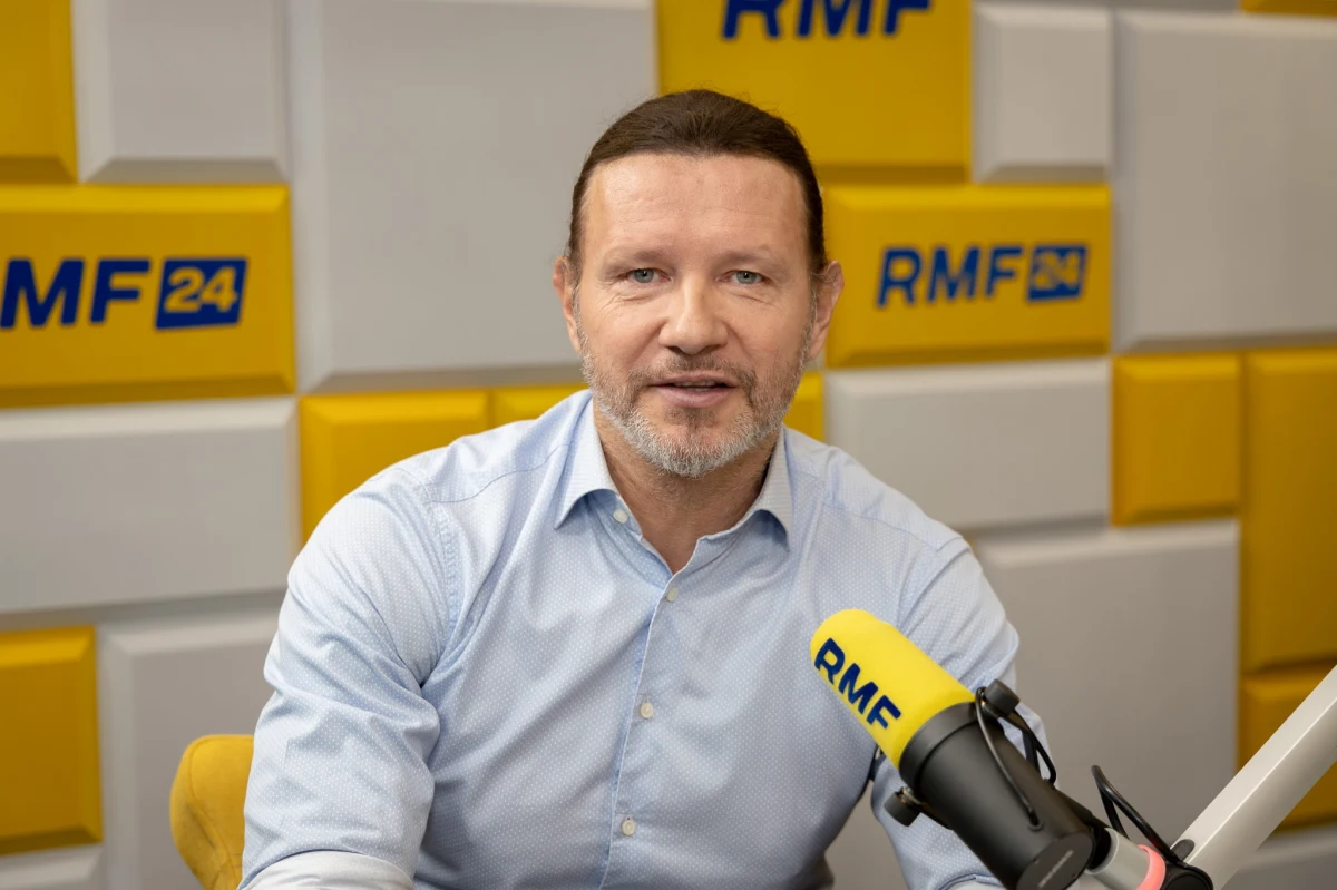 „Dla mnie faworytem jest Marek Papszun, do niedawna trener Rakowa Częstochowa, który w poszczególnych sezonach zdobywał kolejne trofea. Jest to trener bez wielkich sukcesów zagranicznych, natomiast udowodnił, że potrafi bardzo ciężko pracować, że ma swoją filozofię futbolu, co jest bardzo ważne”- powiedział  Radosław Majdan, były bramkarz reprezentacji Polski w Porannej rozmowie w RMF FM pytany o to, kto jego zdaniem powinien zastąpić Fernando Santosa na stanowisku trenera reprezentacji Polski w piłce nożnej.