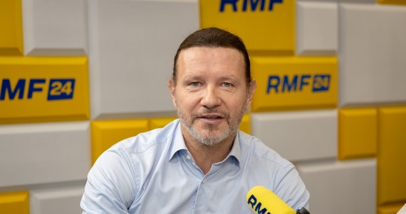 „Dla mnie faworytem jest Marek Papszun, do niedawna trener Rakowa Częstochowa, który w poszczególnych sezonach zdobywał kolejne trofea. Jest to trener bez wielkich sukcesów zagranicznych, natomiast udowodnił, że potrafi bardzo ciężko pracować, że ma swoją filozofię futbolu, co jest bardzo ważne”- powiedział  Radosław Majdan, były bramkarz reprezentacji Polski w Porannej rozmowie w RMF FM pytany o to, kto jego zdaniem powinien zastąpić Fernando Santosa na stanowisku trenera reprezentacji Polski w piłce nożnej.