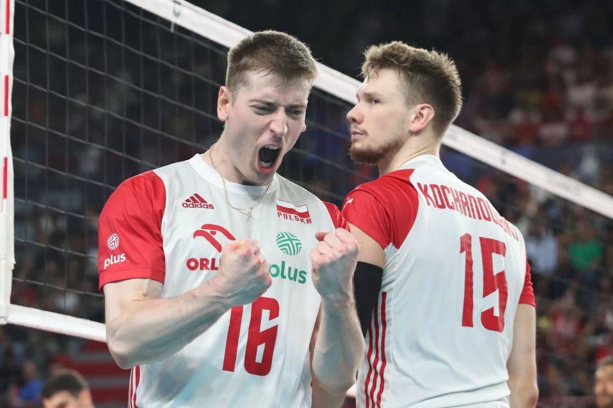 Polscy siatkarze pokonali wczoraj reprezentację Serbii i awansowali do półfinału mistrzostw Europy. W czwartek o finał walczyć będą ze Słowenią. „Jesteśmy faworytem, który musi zagrać bardzo dobre zawody, na miarę swoich możliwości. Nie możemy grać słabo. Jeżeli zagramy słabo, to oni nas ograją” - tak na antenie Radia RMF24 mówił Ireneusz Mazur, był siatkarz reprezentacji Polski, a aktualnie komentator siatkówki w stacji Polsat Sport.