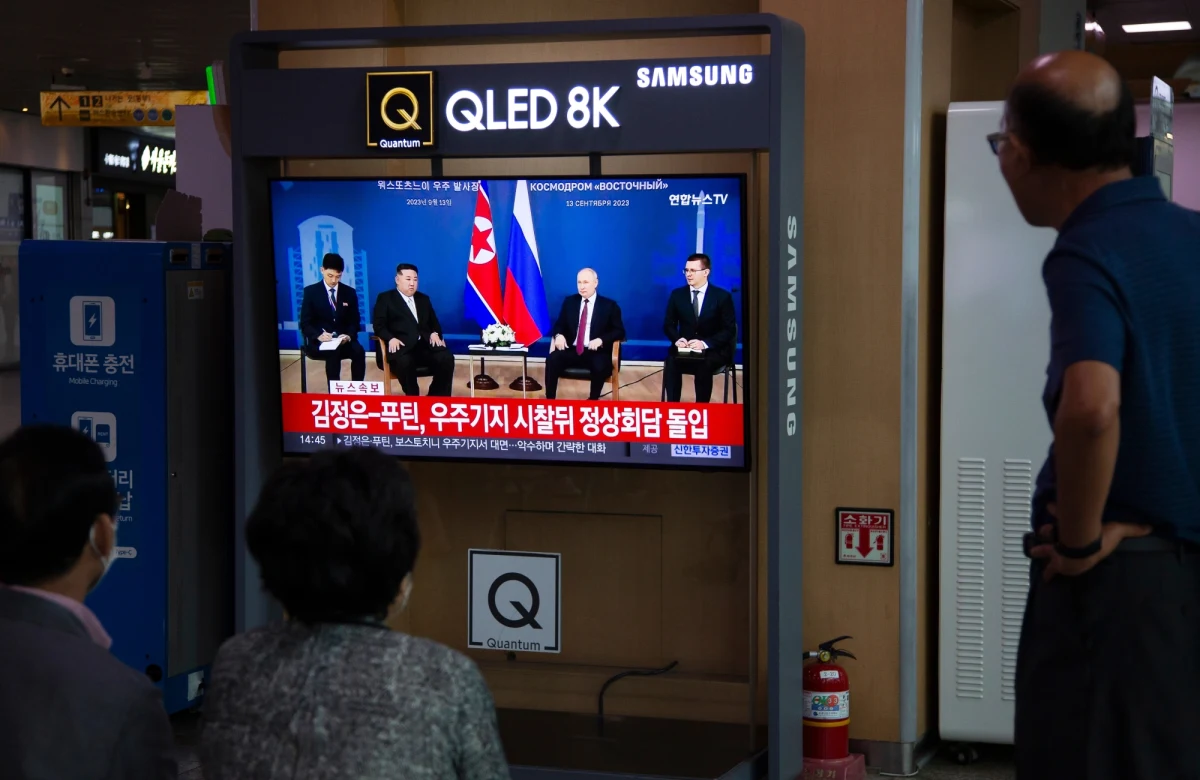 "Dzisiaj rano doszło do spotkania dyktatora Korei Północnej Kim Dzong Una z prezydentem Rosji Władimirem Putinem. Podczas spotkania przywódca KRLD wyraził "pełne i bezwarunkowe" poparcie dla wszelkich działań Rosji, w tym inwazji na Ukrainę. To sygnał, że Rosja ma poważne problemy i nie jest już tym mocarstwem, jakim była przed 24 lutego 2020 roku" - tak tę sytuację na antenie Radia RMF24 komentował komandor Maksymilian Dura, ekspert z portalu Defence24. 