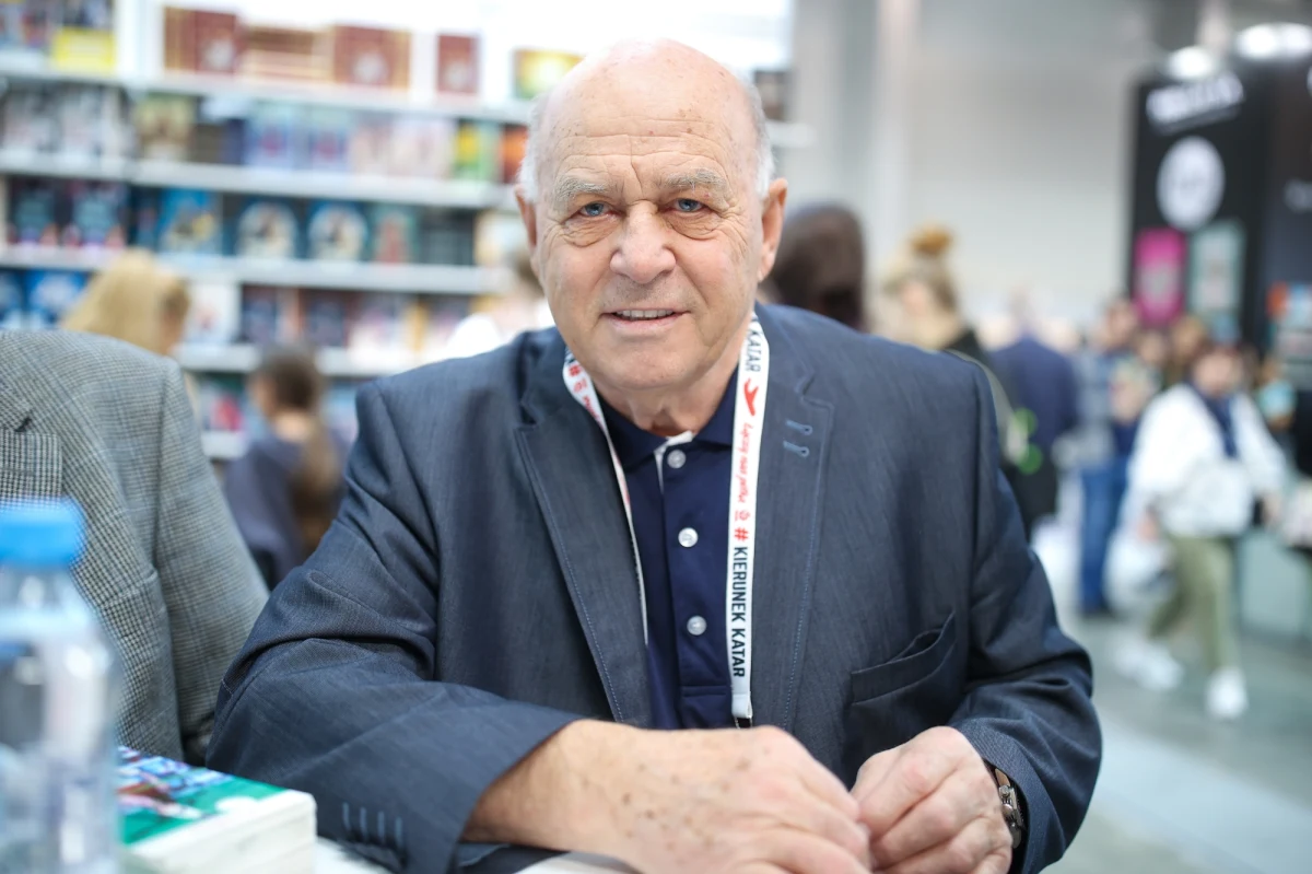 "Jak zagrałem w reprezentacji po raz pierwszy, miałem 21 lat. A teraz się mówi, że jak piłkarz ma 21 lat to ma jeszcze czas, nie wiadomo na co" - zauważa Grzegorz Lato, były reprezentant Polski w piłce nożnej, w rozmowie w radiu RMF24 poświęconej sytuacji w drużynie dowodzonej oficjalnie do dziś przez Fernando Santosa. Były prezes PZPN przyznał także, że na stanowisku selekcjonera biało-czerwonych, po Portugalczyku, powinien pojawić się Polak. 