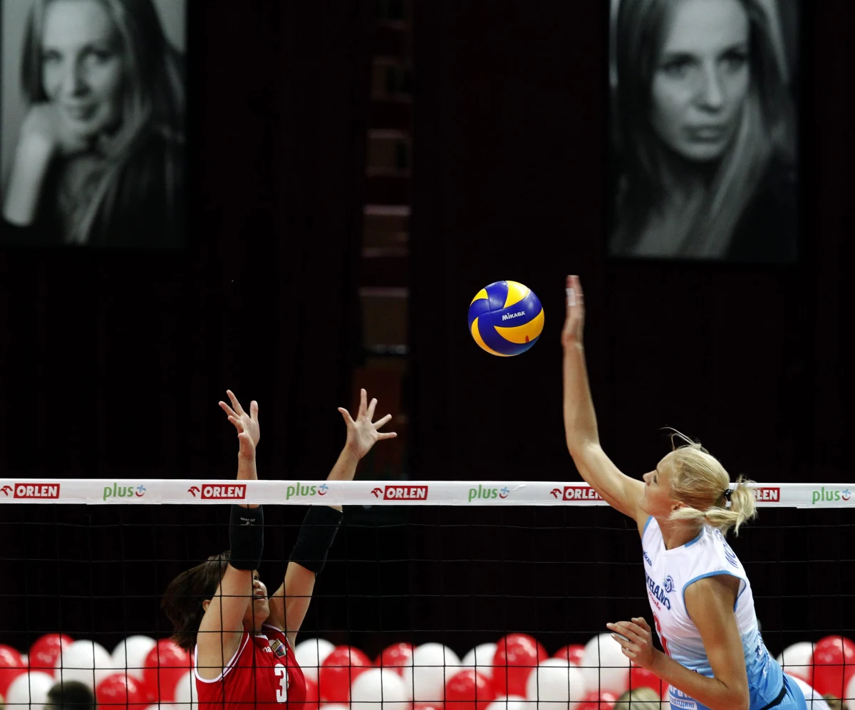 22-24 września, hala MOSiR w Mielcu - te informacje warto zapamiętać, dotyczą one XI Memoriału Agaty Mróz-Olszewskiej. Jest to, organizowane cyklicznie, niezwykłe wydarzenie Fundacji Kropla Życia im. Agaty Mróz-Olszewskiej, którego głównymi celami jest m.in. promowanie honorowego krwiodawstwa, transplantacji i poszukiwanie dawców szpiku kostnego. W tym roku minęło 15 lat od śmierci Agaty Mróz-Olszewskiej.