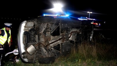 Przeleciał nad rondem i dachował. Był pijany, nie miał prawa jazdy