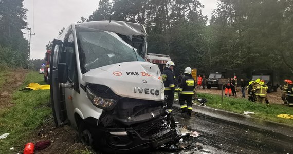 Nowe informacje w sprawie zderzenia busa z ciężarówką w Konotopie w Zachodniopomorskiem, w wyniku którego poszkodowanych zostało 18 osób, w tym 16 dzieci. "Kierowca samochodu ciężarowego był trzeźwy w chwili wypadku" – powiedziała oficer prasowa KPP w Drawsku Pomorskim mł. asp. Karolina Żych.