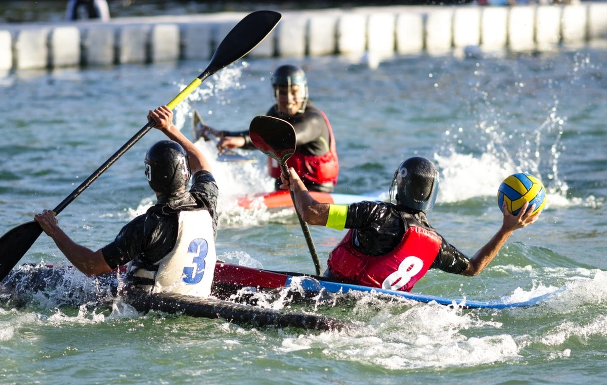 Już w najbliższy weekend na przystani Centrum Żeglarskiego odbędą się Mistrzostwa Polski w Kajak polo - przekazał Urząd Miasta Szczecina na swojej stronie internetowej. Organizatorem zawodów, na zlecenie Polskiego Związku Kajakowego, jest KS Feniks Szczecinie.