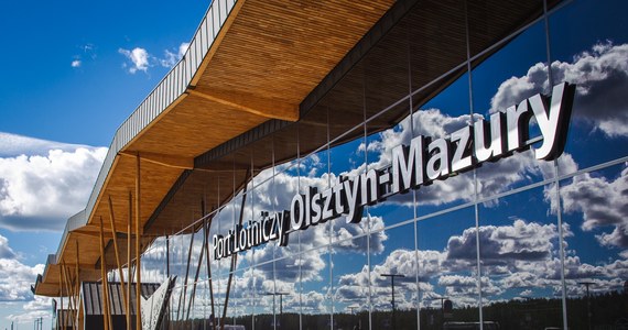 Po blisko trzech latach na lotnisku Olsztyn-Mazury w Szymanach uruchomiono system, dzięki któremu starty i lądowania będą mogły odbywać się w warunkach ograniczonej widzialności. Zmniejsza się ryzyko, że dany lot trzeba będzie przekierować na inne lotnisko.