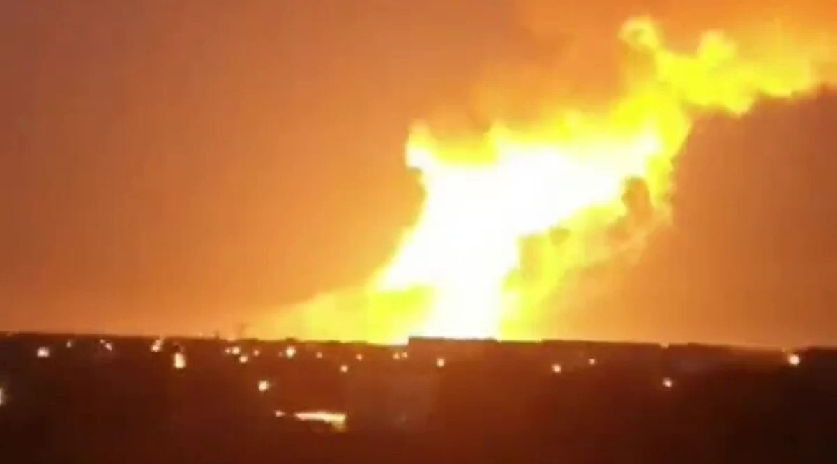 Ukraińcy nie ustają w wywieraniu presji na Krym. Po wczorajszym ataku na stocznię w Sewastopolu, w efekcie którego w zasadzie zniszczone zostały dwa rosyjskie okręty (desantowy i podwodny), dziś celem ukraińskich pocisków stał się system obrony powietrznej S-400. Co ciekawe, zlokalizowano go dzięki zdjęciom zrobionym przez... plażowicza.