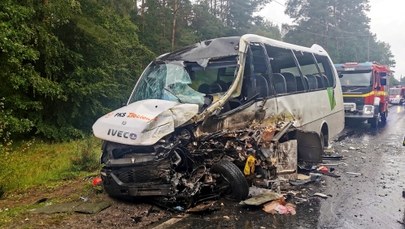 Zderzenie tira z autobusem w Konotopie. Zmarł jeden z kierowców