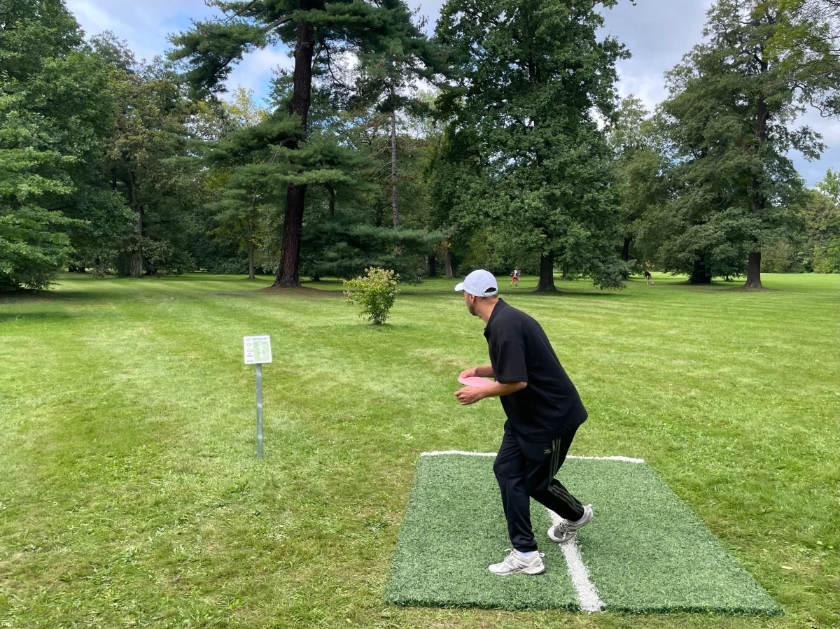 W Świerklańcu w powiecie tarnogórskim na Śląsku ruszają dziś mistrzostwa Polski w disc golfie. Areną zawodów będzie zabytkowy, park pałacowy.  W turnieju, który potrwa do niedzieli, weźmie udział 140 osób.