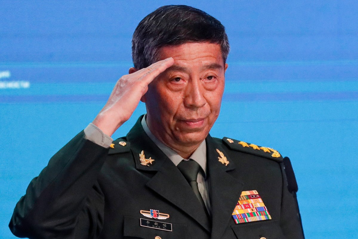 Coraz więcej spekulacji na temat losu ministra obrony Chin. Li Shangfu ostatni raz widziany był ponad dwa tygodnie temu. Ambasador USA w Japonii sugeruje, że generał może przebywać w "areszcie domowym", a sytuację w gabinecie Xi Jinpinga porównuje do historii ukazanej w powieści Agathy Christie. 