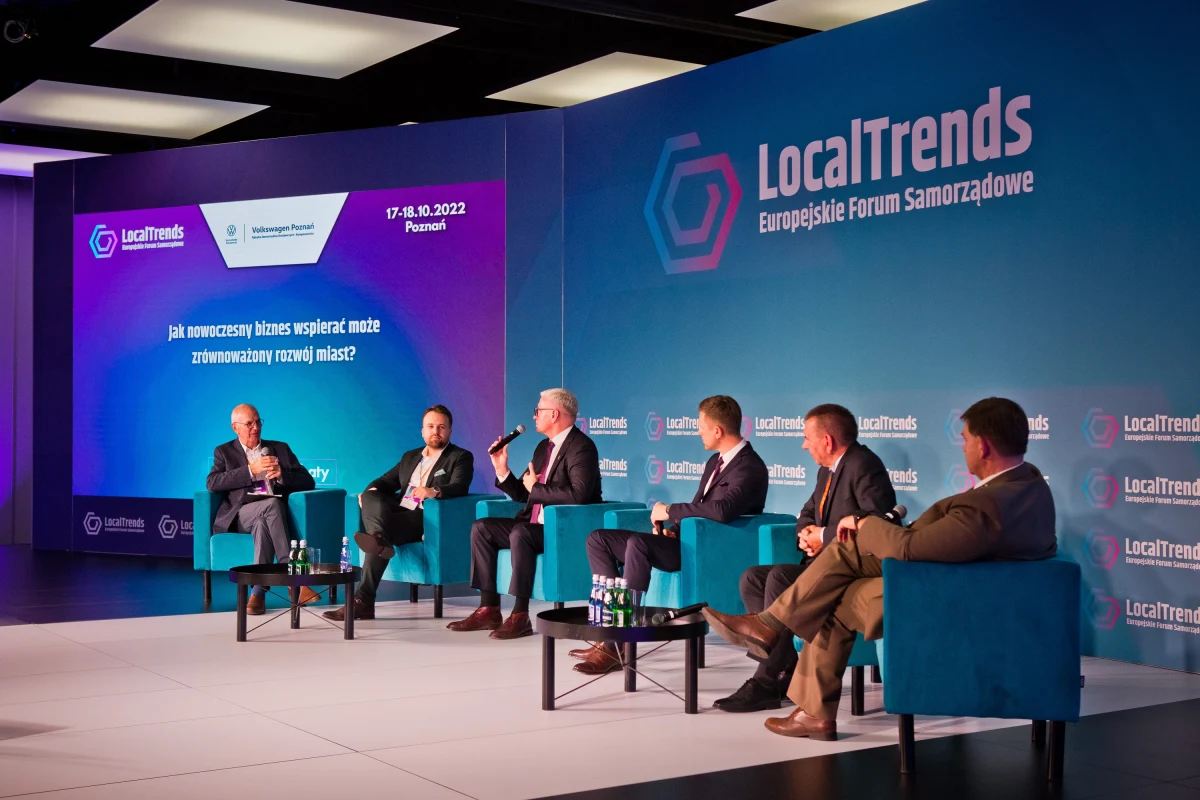 Dwa dni po wyborach parlamentarnych samorządowcy z całej Polski spotkają się w Poznaniu podczas Local Trends – Europejskiego Forum Samorządowego. Po 25 latach od II etapu reformy ustrojowej będą rozmawiać o największych wyzwaniach władz lokalnych w zmieniającej się rzeczywistości. Wydarzenie odbędzie się w dniach 17-18 października w Poznań Congress Center.