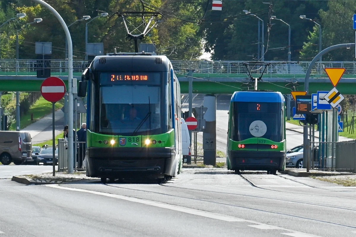 40 motorniczych zatrudniłyby od ręki Tramwaje Szczecińskie. Ta miejska spółka boryka się z olbrzymimi problemami kadrowymi. Codziennie trzeba odwoływać kursy tramwajów. Od połowy września część linii, właśnie z powodu braku osób do pracy, będzie jeździć rzadziej. Problem braku motorniczych to jednak nie tylko sprawa Szczecina. Mierzą się z tym i inne samorządy.