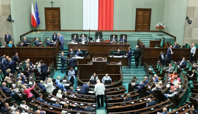 Najnowszy sondaż CBOS. Tylko cztery partie w Sejmie, jedna bezkonkurencyjna