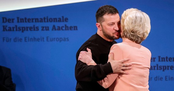 Wołodymyr Zełenski podziękował Ursuli von der Leyen za dotrzymanie słowa i podjęcie decyzji o wycofaniu się z zakazu importu ukraińskich produktów rolnych do Unii Europejskiej. Zaznaczył też, że jeśli kraje sprzeciwiające się importowi zdecydują się na złamanie unijnego prawa, "Ukraina odpowie w sposób cywilizowany".