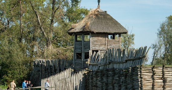 Jak wyglądało życie we wczesnośredniowiecznych osadach Słowian? W jakie bóstwa wierzyli, co jedli? Odpowiedzi na te pytania można znaleźć w Muzeum Archeologicznym w Biskupinie. Do środy potrwa tam festyn "My Słowianie", na którym będzie można poczuć się jak w prawdziwiej średniowiecznej wiosce.