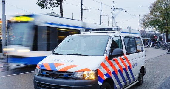​W nocy z piątku na sobotę doszło do czterech eksplozji w Amsterdamie - informuje stołeczna policja. Funkcjonariusze zatrzymali podejrzanego 20-letniego mężczyznę.