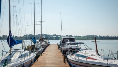 Tłumy na Mazurach. Pogoda sprzyja żeglarzom