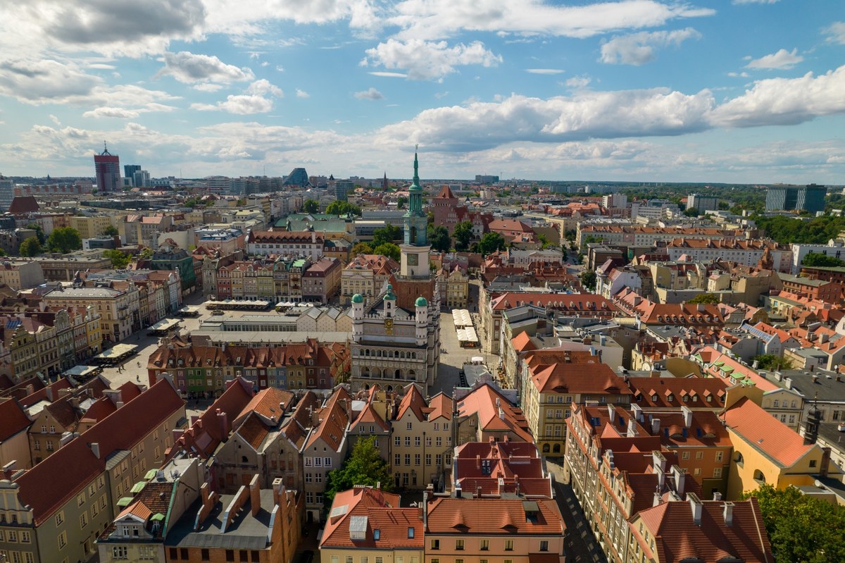 W sobotę od godziny 11 na placu Kolegiackim w Poznaniu trwa piknik archeologiczny. Na uczestników czekają m.in. stoiska historyczne, warsztaty, spektakl dla rodzin, podróże z przewodnikiem i gra miejska.
