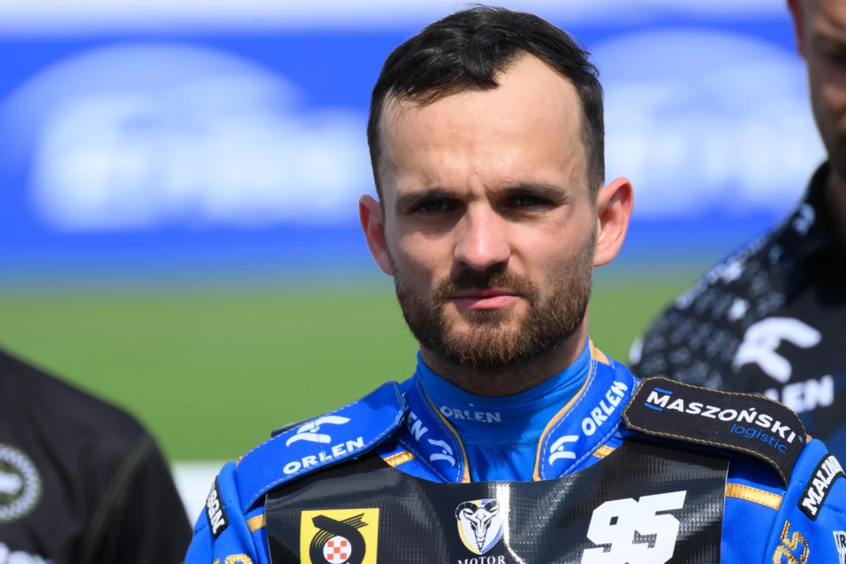 Bartosz Zmarzlik został wykluczony z udziału w zawodach cyklu Grand Prix w duńskim Vojens z powodu złamania regulaminu. Prosty z pozoru błąd komplikuję sytuację Polaka w walce o tytuł mistrza świata.