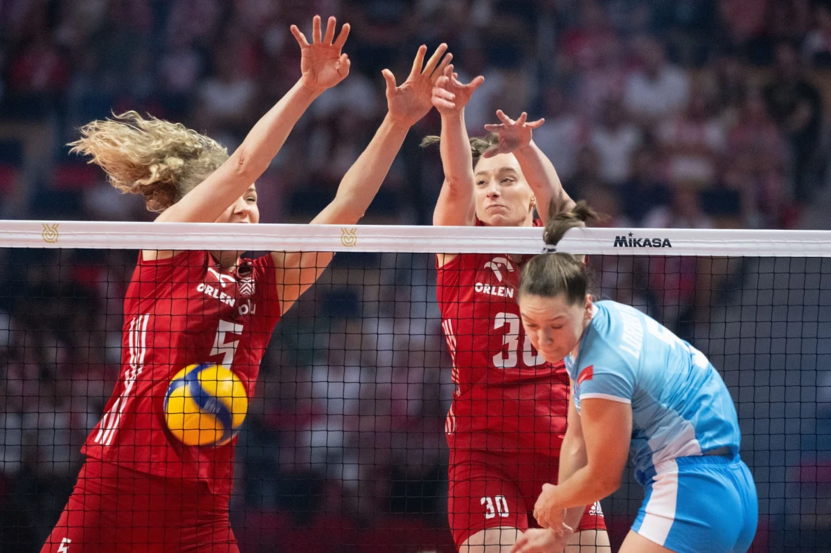 Polskie siatkarki pokonały w Łodzi Słowenię 3:0 (25:18, 25:15, 25:22) w pierwszym meczu turnieju kwalifikacyjnego do igrzysk olimpijskich w Paryżu. W niedzielę kolejnym rywalem Biało-Czerwonych będzie Korea Płd.