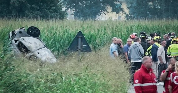 Samolot włoskiego zespołu akrobatycznego Frecce Tricolori rozbił się podczas ćwiczeń nad Turynem, zabijając na ziemi dziecko – podały włoskie media. W mediach społecznościowych pojawiło się nagranie z tragedii. 