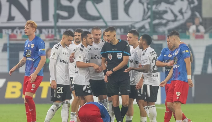 Legia skrzywdzona po niesłusznej czerwonej kartce. Dlaczego VAR nie pomógł sędziemu?